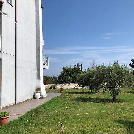 Penzion Modern House Afytos Exteriér fotografie